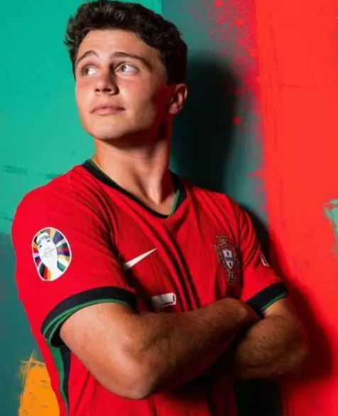 葡萄牙世预赛大捷：若昂&middot;内维斯赛后畅谈比赛感悟