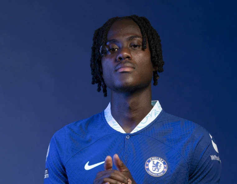 切尔西后卫查洛巴赛后晒照：伤情引发关注