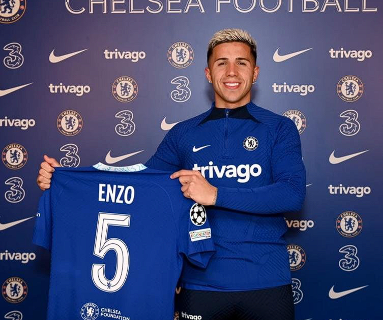 皇马夏窗中场引援动向：罗德里等成目标，曼城续约存变数