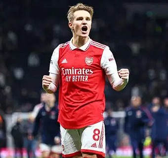 阿森纳中场伤病潮下的战术困境与转机