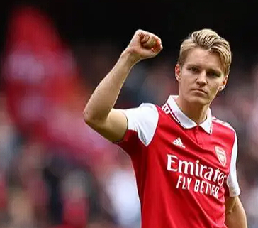 阿森纳中场伤病潮下的战术困境与转机