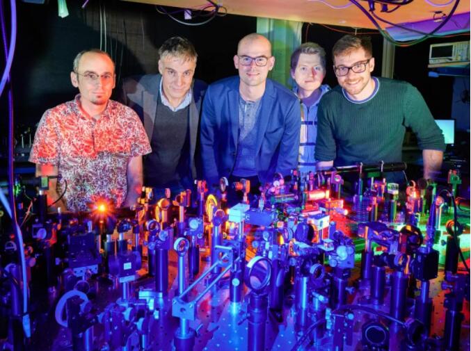 物理学家将光子冷冻在玻色-爱因斯坦冷凝物中